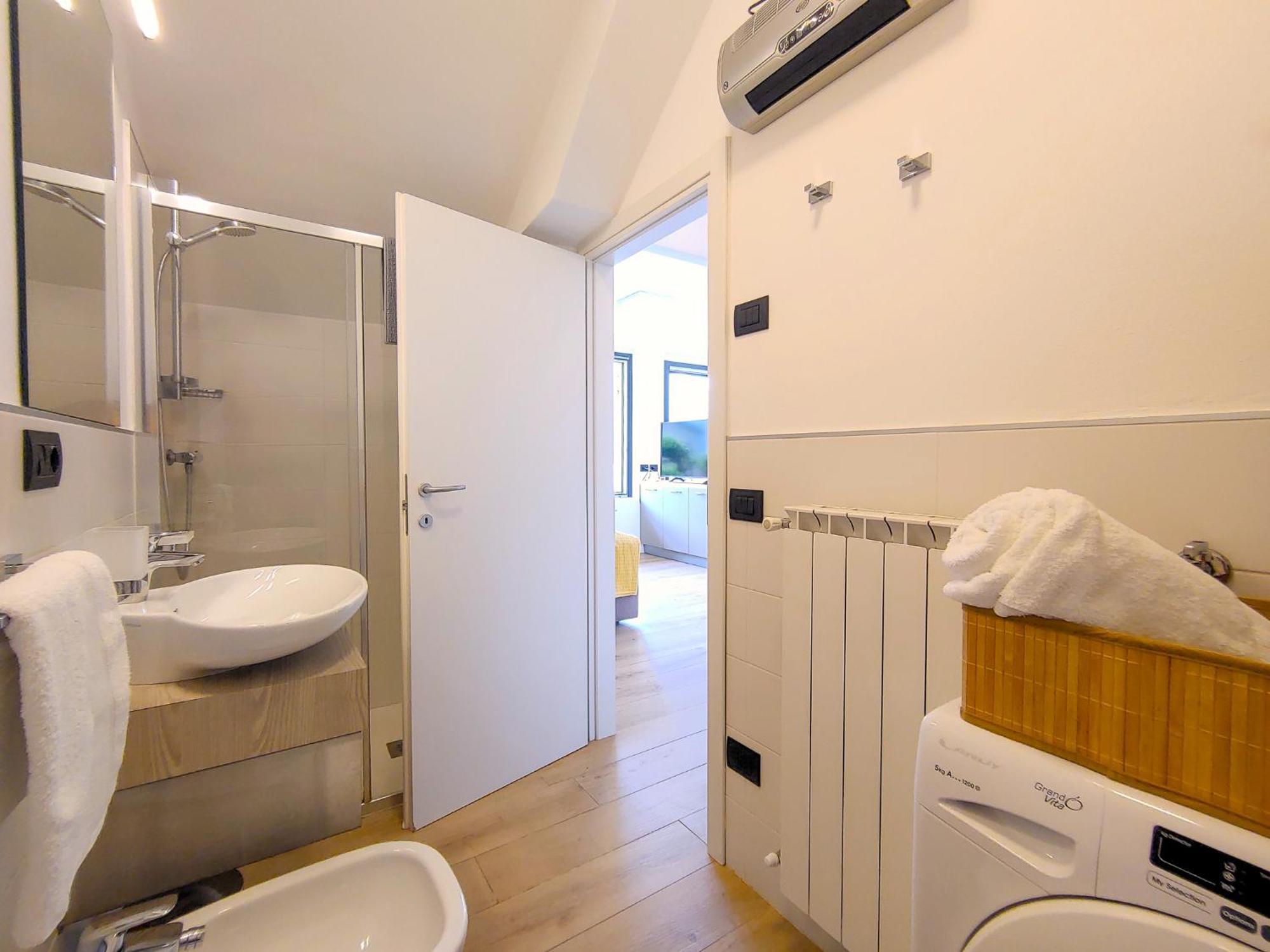Dascio Emotion Ferienwohnung Mit Terrasse Am See Экстерьер фото