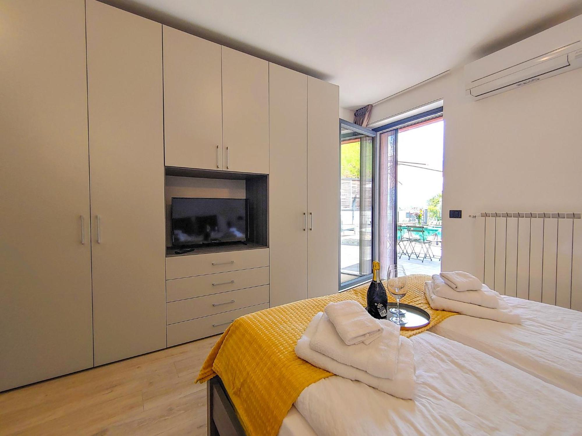 Dascio Emotion Ferienwohnung Mit Terrasse Am See Экстерьер фото