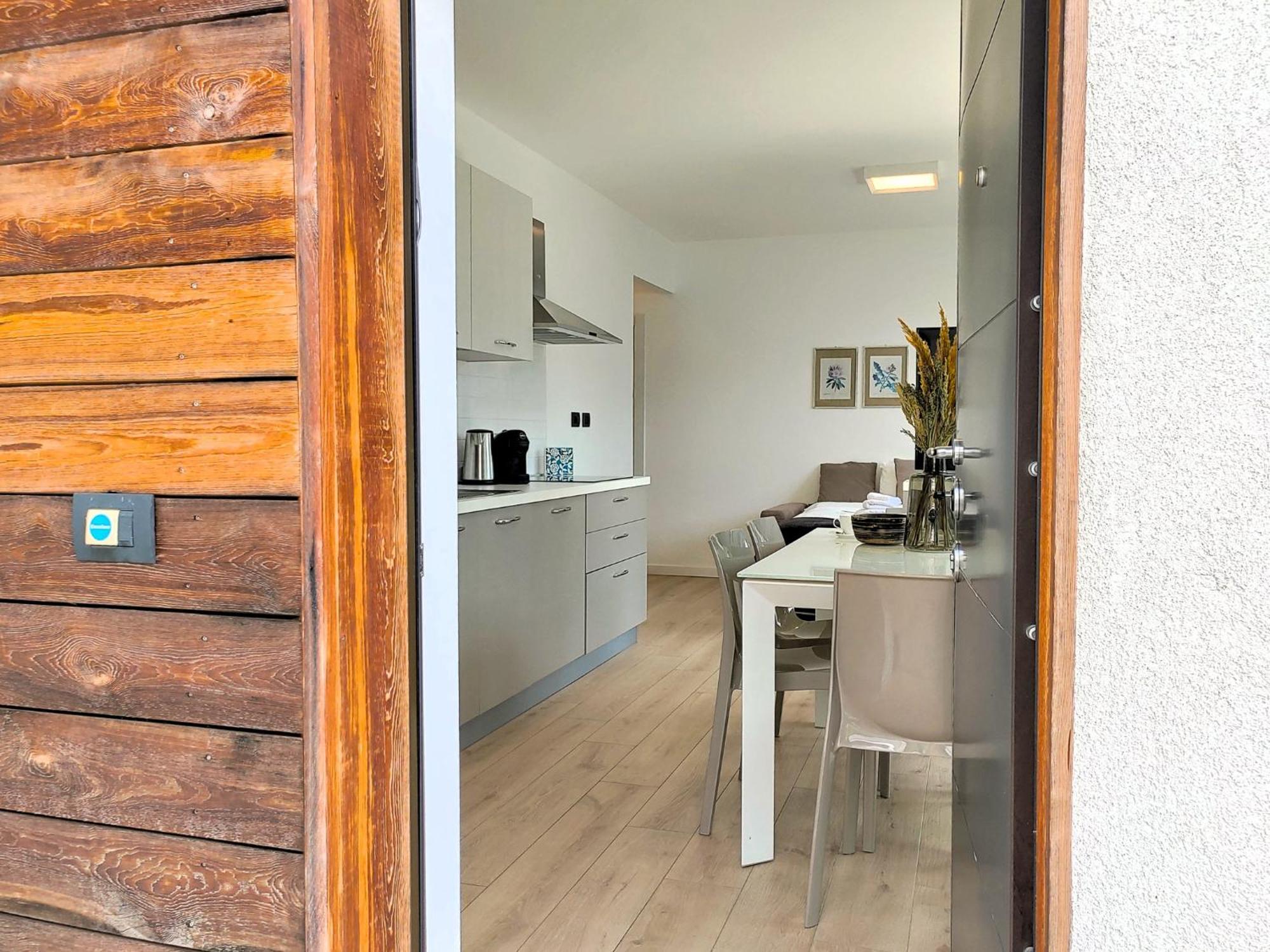 Dascio Emotion Ferienwohnung Mit Terrasse Am See Экстерьер фото